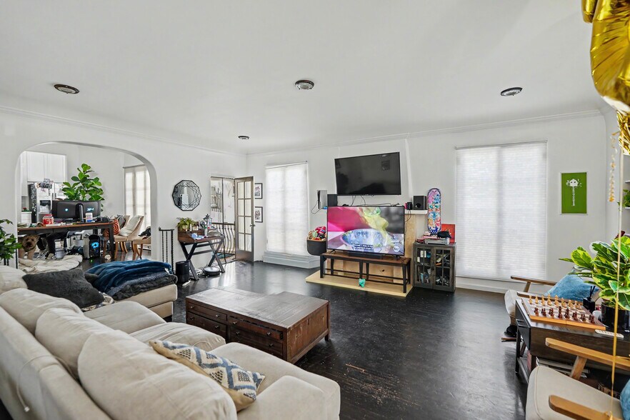 More Photos Of 942 S Mansfield Ave, Los Angeles Apartments For Sale