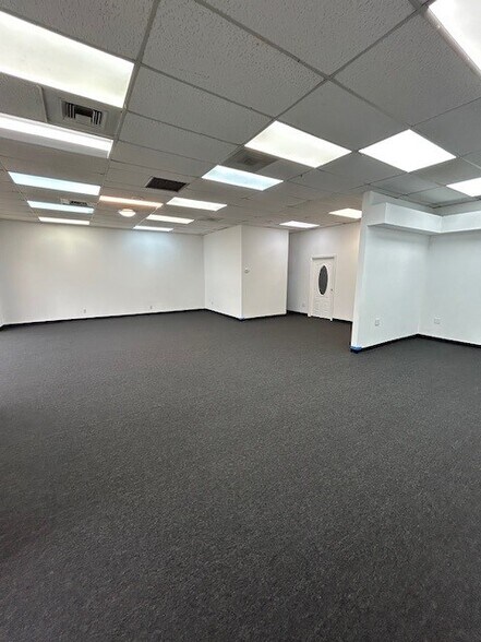 More Photos Of 9947 Harwin Dr, Houston Warehouse For Lease
