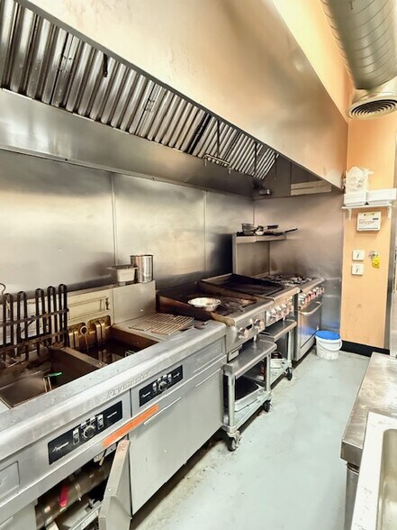 More Photos Of 116 N Aberdeen St, Chicago Restaurant For Sale