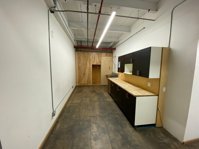 More Photos Of 18 Bay St, Brooklyn Flex For Lease