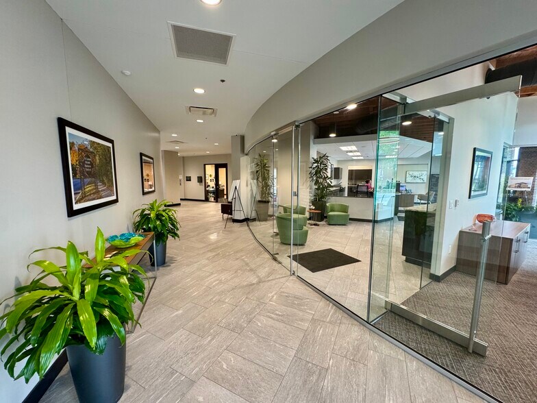 More Photos Of 222 E Park St, Edwardsville Office For Lease