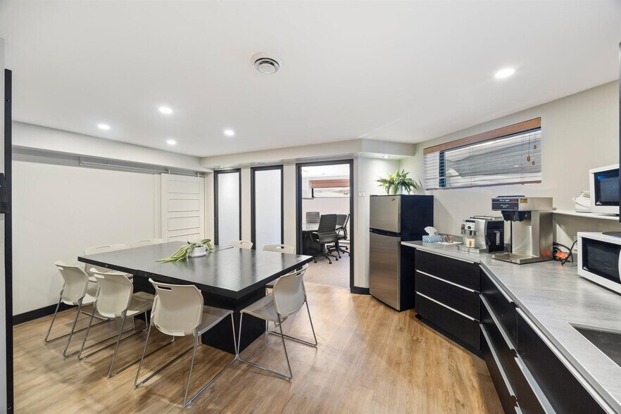 More Photos Of 4150 Boul Saint-Martin O, Laval Coworking Space