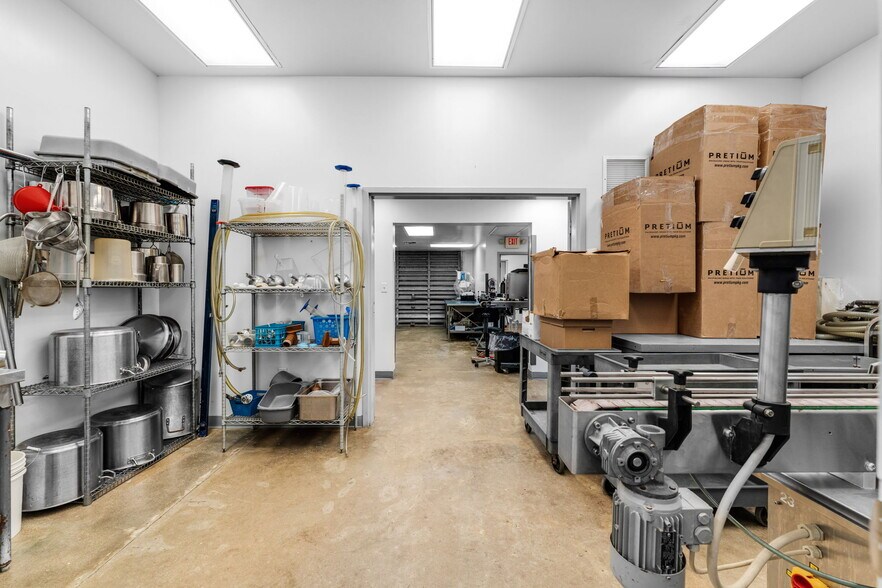 More Photos Of 7155-7159 NW 77th Ter, Miami Warehouse For Sale