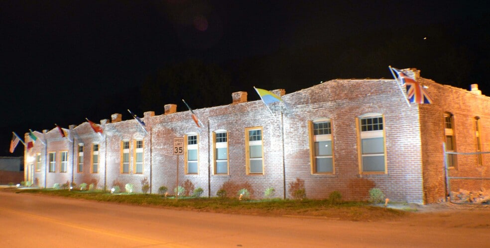 More Photos Of 2223 Guinotte Ave, Kansas City Warehouse For Sale