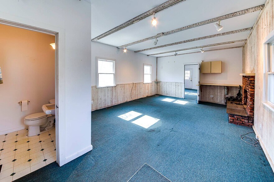 More Photos Of 512 Three Mile Harbor Hog Creek Hwy, East Hampton Loft Creative Space For Lease