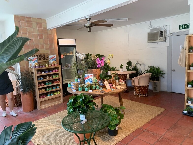 More Photos Of 2609 E Cesar Chavez St, Austin Restaurant For Lease