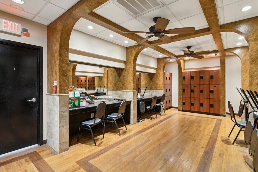 More Photos Of 1900 S Christopher Columbus Blvd, Philadelphia Freestanding For Sale