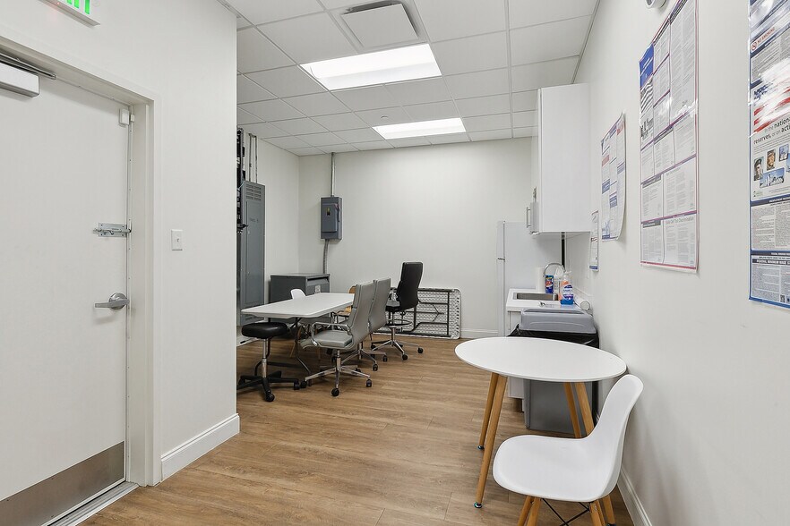 More Photos Of 3908 Veterans Memorial Blvd, Metairie General Retail For Sale