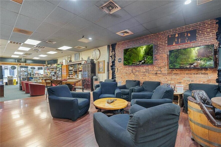 More Photos Of 960 W Hamilton St, Allentown Storefront Retail Residential For Lease