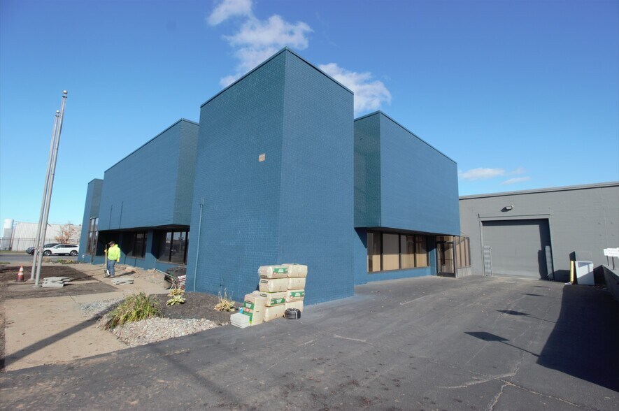 More Photos Of 1390 Mt Read Blvd, Rochester Manufacturing For Lease