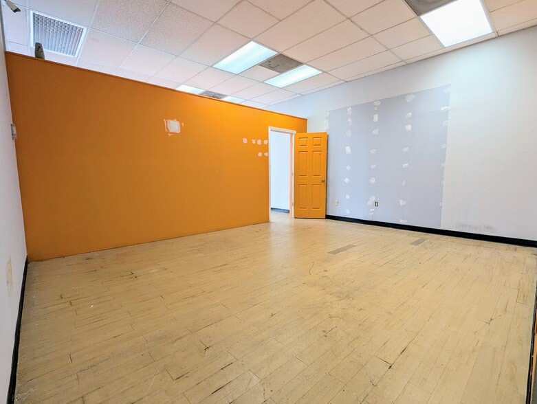 More Photos Of 3934-3956 S Broadway, Saint Louis Storefront For Lease