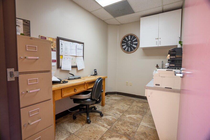 More Photos Of 4946 Florence Ave, Bell Medical For Sale