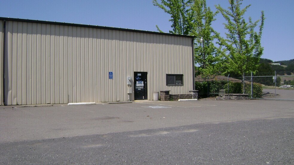 More Photos Of 325 E Happy Valley Rd, Roseburg Industrial For Sale