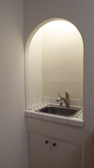 More Photos Of 451-461 E Main St, Ventura Storefront For Lease