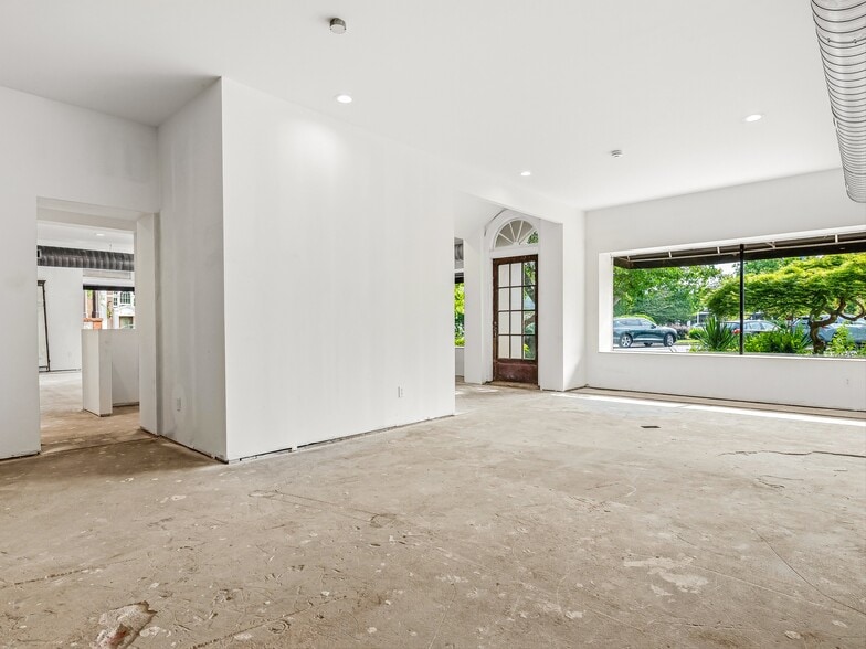 More Photos Of 5 Biltmore Plz, Asheville Storefront For Lease