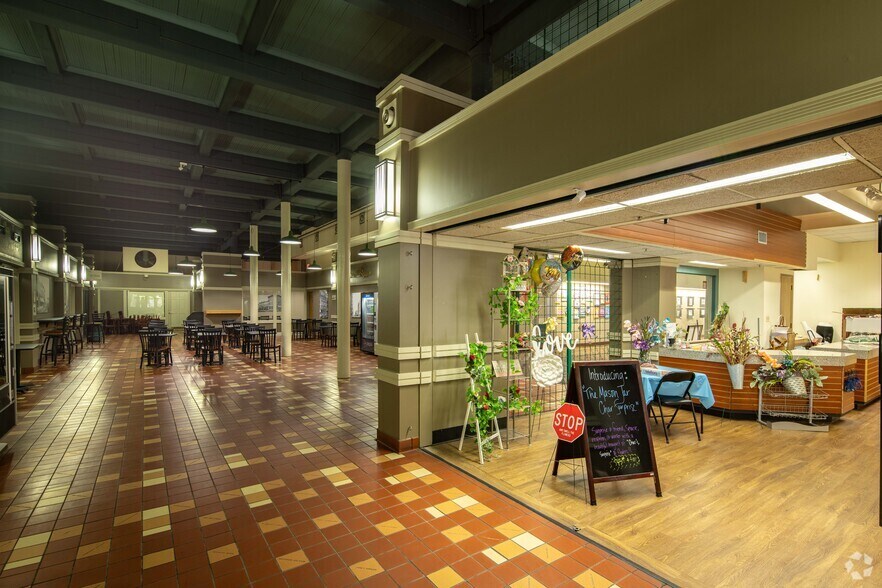 More Photos Of 308 W State St, Rockford Office For Lease