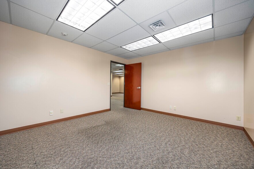 More Photos Of 829 Goethals Dr, Richland Office For Lease