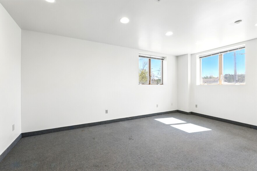 More Photos Of 103 Servistar Industrial Way, Westfield Warehouse For Lease