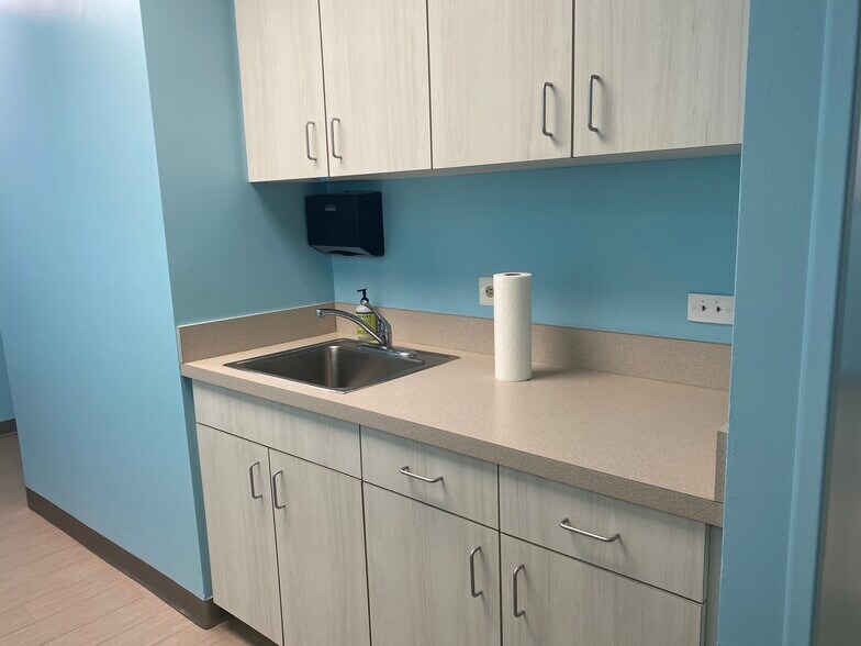 More Photos Of 1830 Town Center Dr, Reston Medical For Sale
