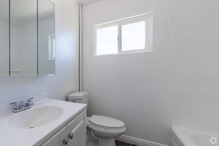 More Photos Of 730 Center St, Henderson Apartments For Sale