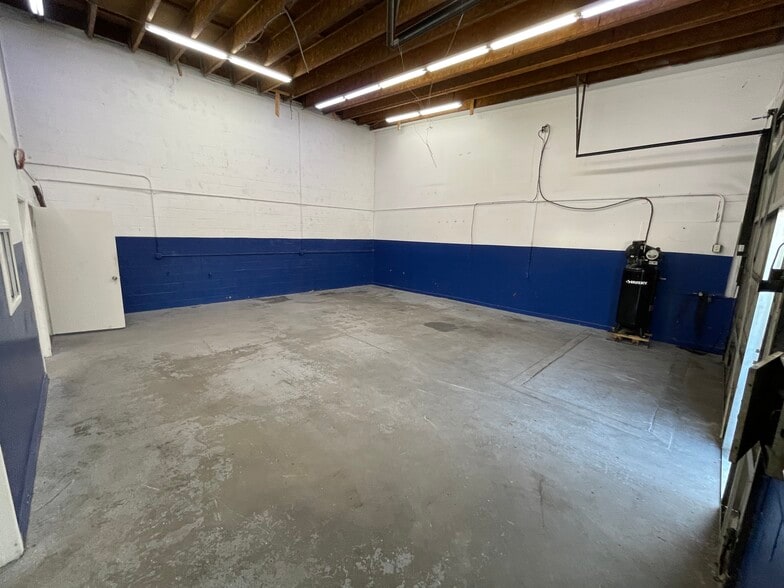 More Photos Of 10702 Magnolia Blvd, North Hollywood Auto Repair For Lease
