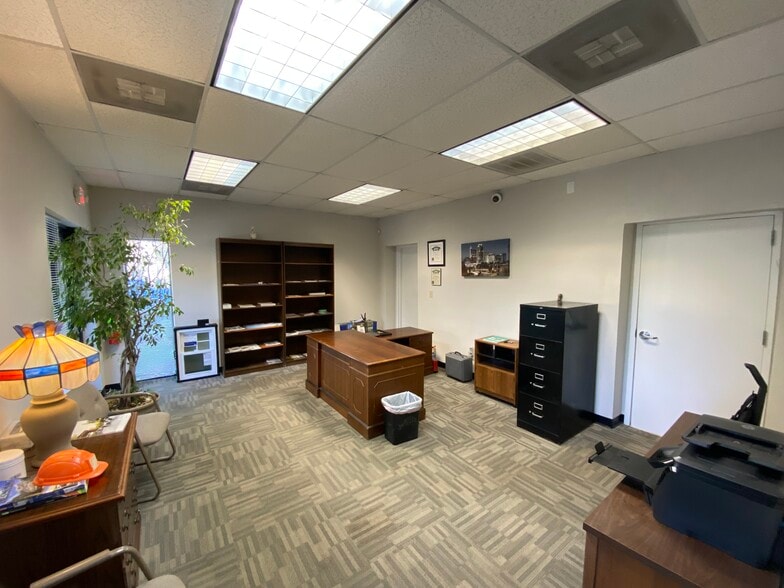 More Photos Of 3908 Memo Ct, Raleigh Flex For Lease