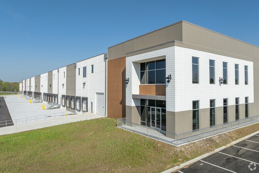 More Photos Of 500 Halls Mill Rd, Freehold Distribution For Lease