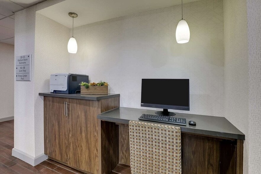 More Photos Of 5723 Heritage Crossing Dr, Glen Carbon Hotel For Sale