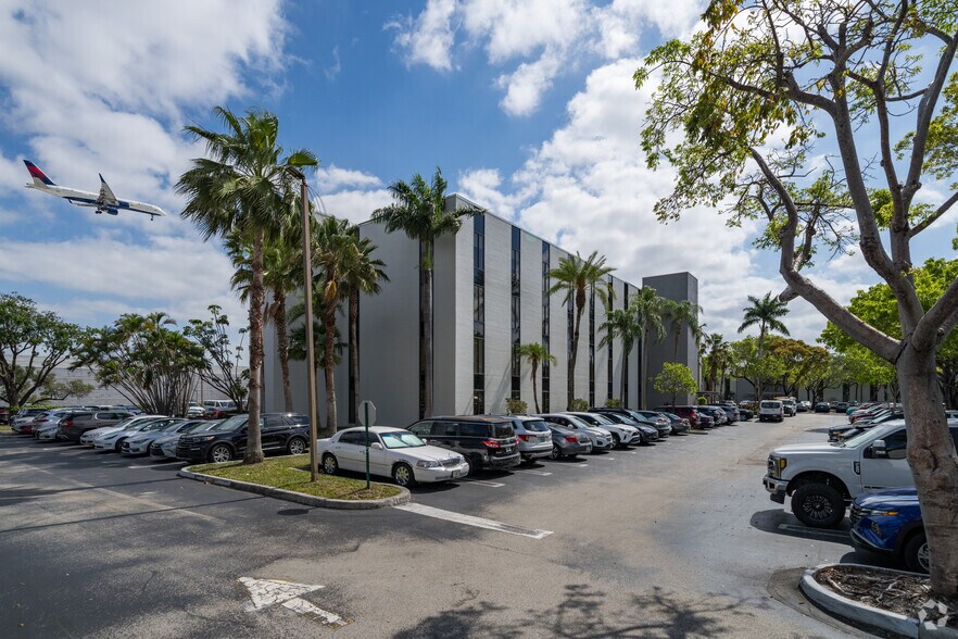 More Photos Of 7925 NW 12th St, Doral Office For Lease