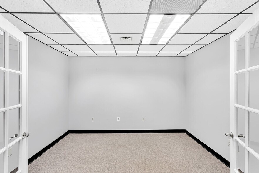 More Photos Of 6 Four Coins Dr, Canonsburg Light Distribution For Lease