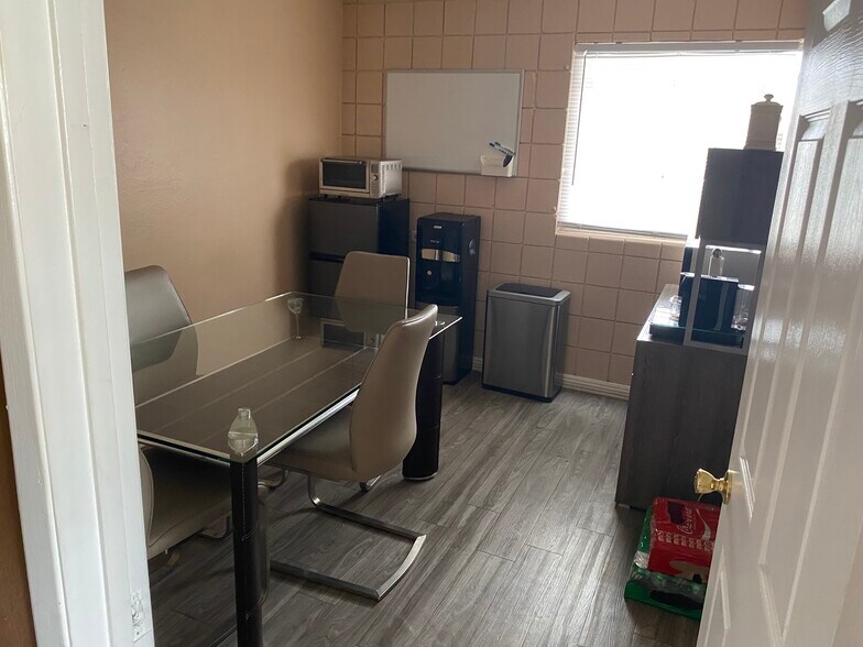 More Photos Of 3017-3031 San Fernando Blvd, Burbank Office For Lease