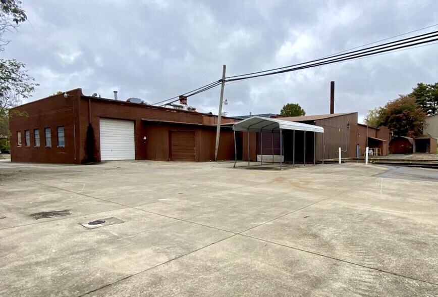 More Photos Of 426 W 4th St, London Warehouse For Sale