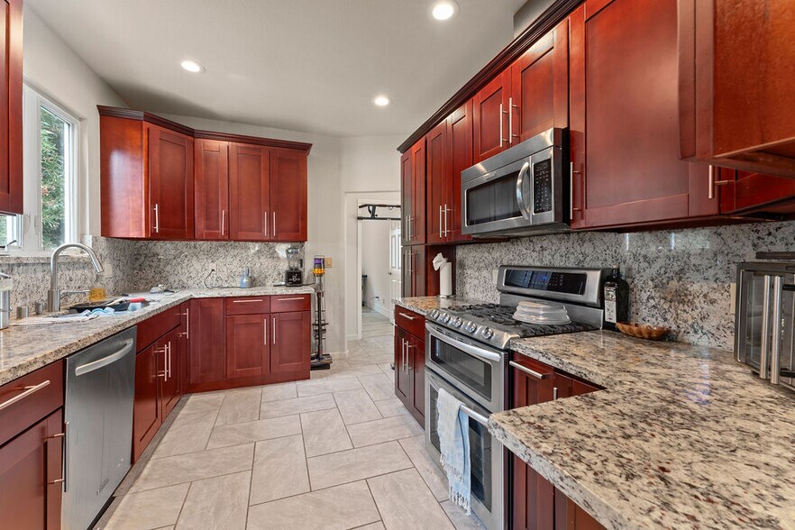 More Photos Of 74 Pearl St, Oakland Apartments For Sale