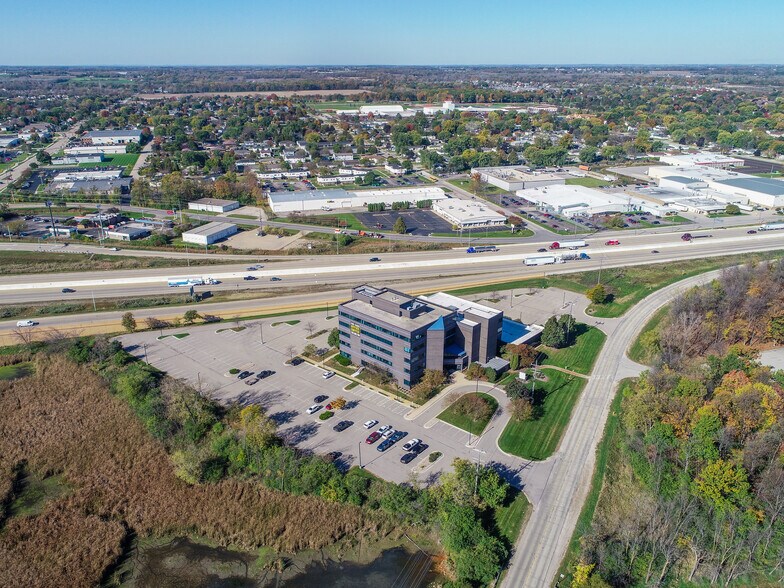 More Photos Of 55 Jewelers Park Dr, Neenah Office For Lease