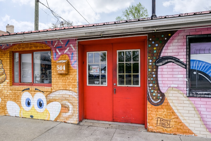 More Photos Of 514 Vincennes St, New Albany Freestanding For Sale