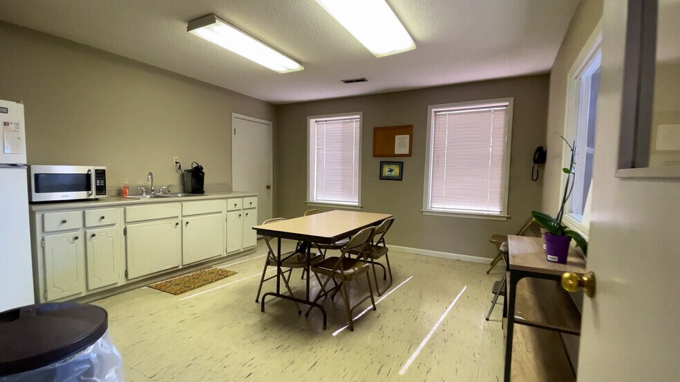 More Photos Of 302 6th, Decatur Industrial For Lease