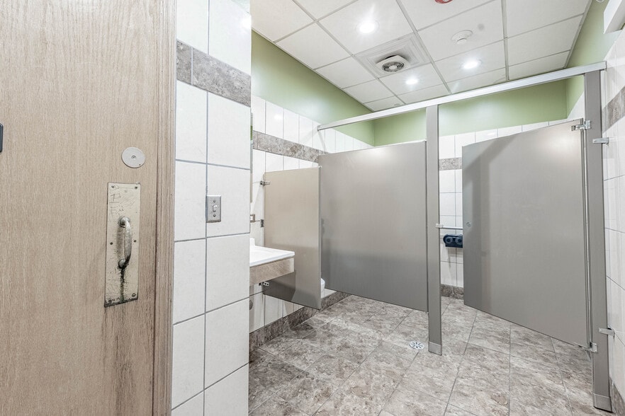 More Photos Of 3205 S Harlem Ave, Berwyn Fast Food For Sale