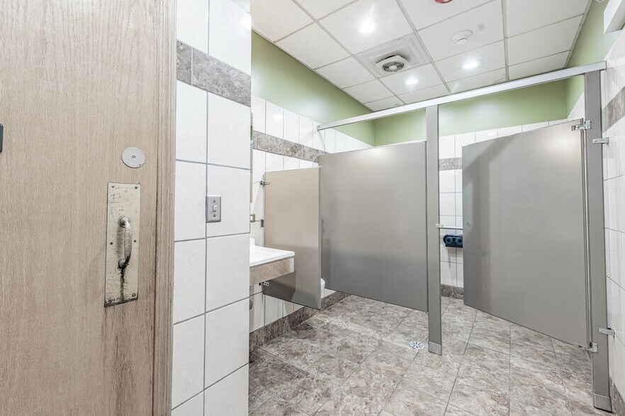 More Photos Of 3205 S Harlem Ave, Berwyn Fast Food For Sale