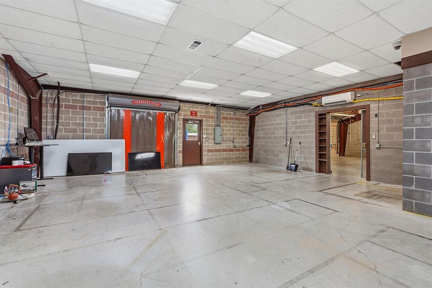 More Photos Of 2100 E Highway 290, Dripping Springs Flex For Lease