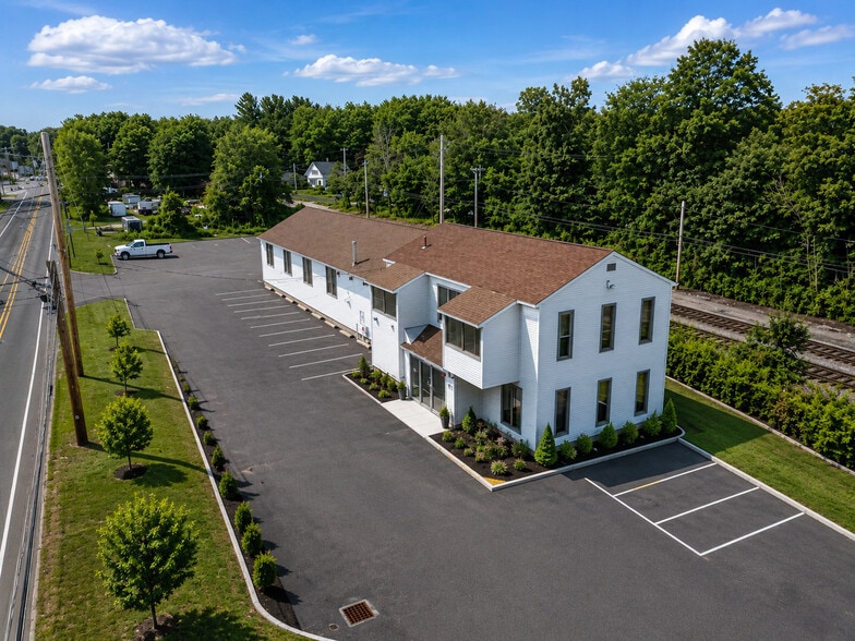More Photos Of 20 Taylor St, Littleton Showroom For Lease