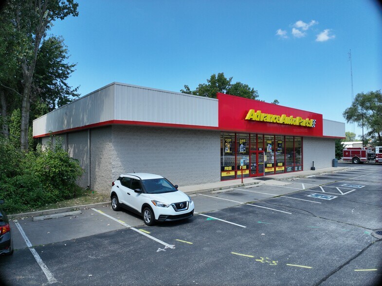 More Photos Of 1215 N Detroit St, Warsaw Freestanding For Sale