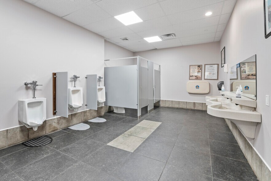 More Photos Of 500 Bridge St, Weissport Restaurant For Sale