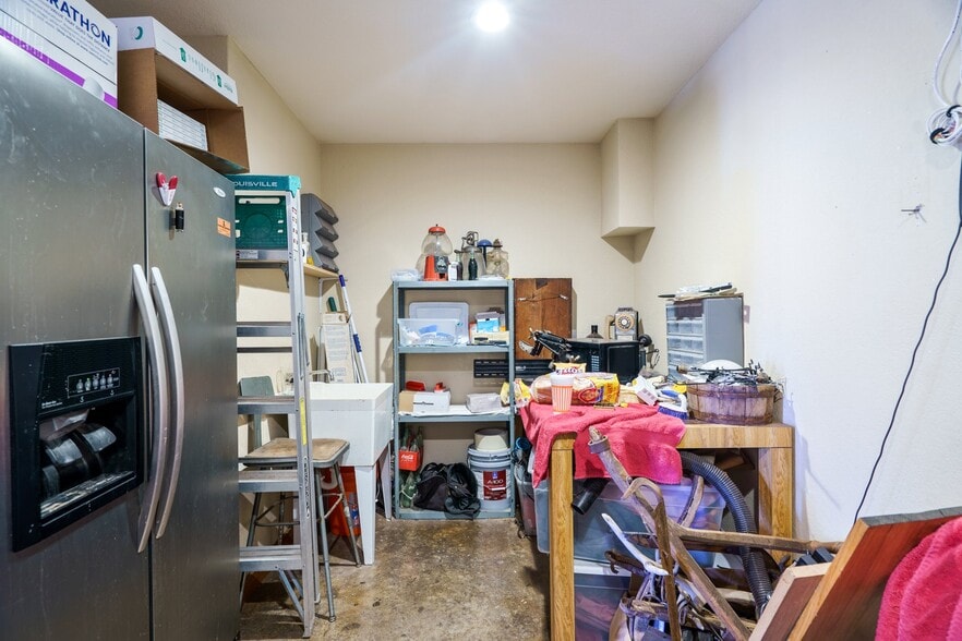 More Photos Of 2524 Carson St, Haltom City Storefront Retail Office For Sale