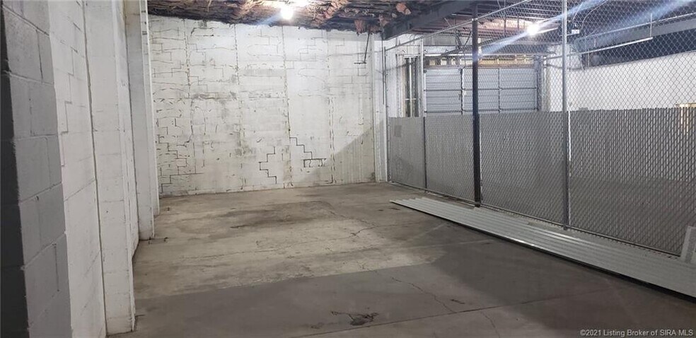 More Photos Of 617 Walnut St, Jeffersonville Flex For Lease