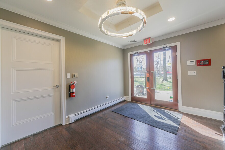 More Photos Of 584 State Rt 17, Ridgewood Office Residential For Lease