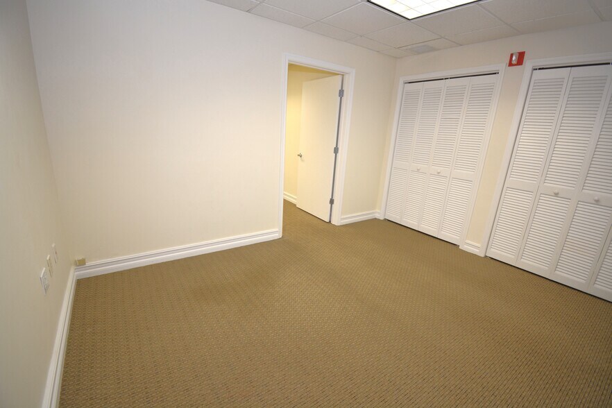 More Photos Of 7765 SW 87th Ave, Miami Office For Sale