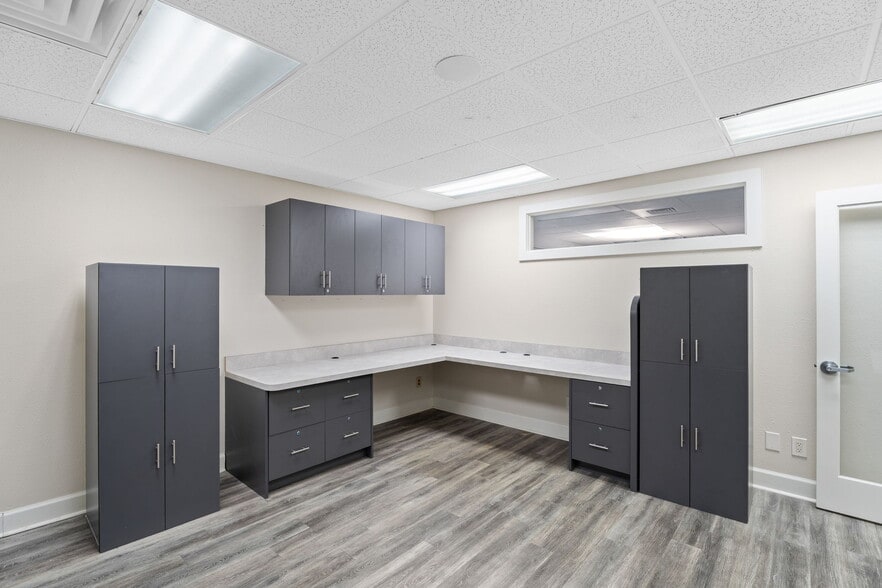 More Photos Of 6241 Arc Way, Fort Myers Office For Sale