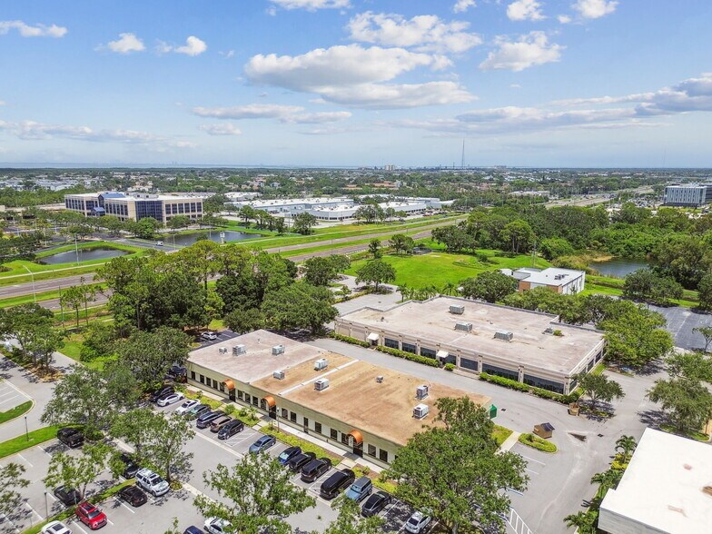 More Photos Of 10901 Danka Cir N, Saint Petersburg Office For Sale
