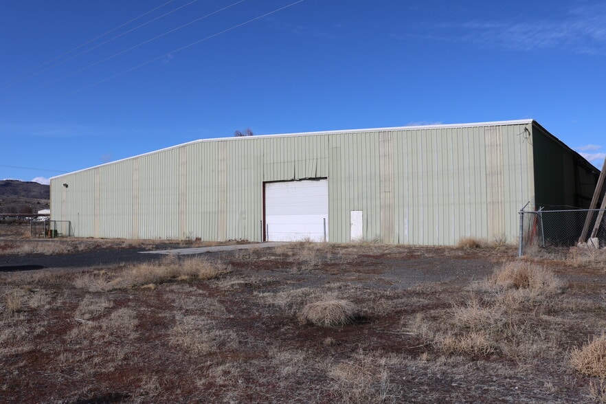 More Photos Of 411 Snow Mountain Ave, Hines Warehouse For Sale