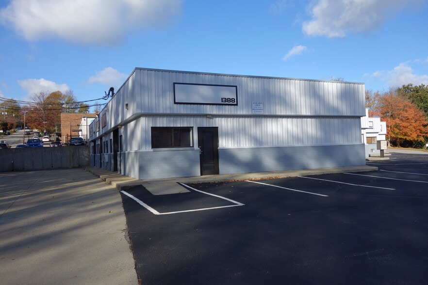 More Photos Of 1388 Chattahoochee Ave, Atlanta Light Distribution For Lease